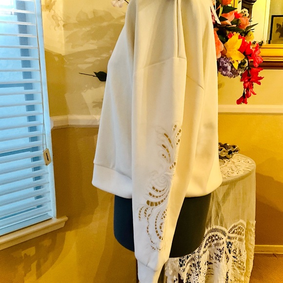 Cream Sweatshirt - Picture 3 of 6